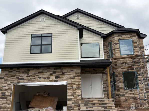 122 Arthur Ave, Colonia, NJ 07067