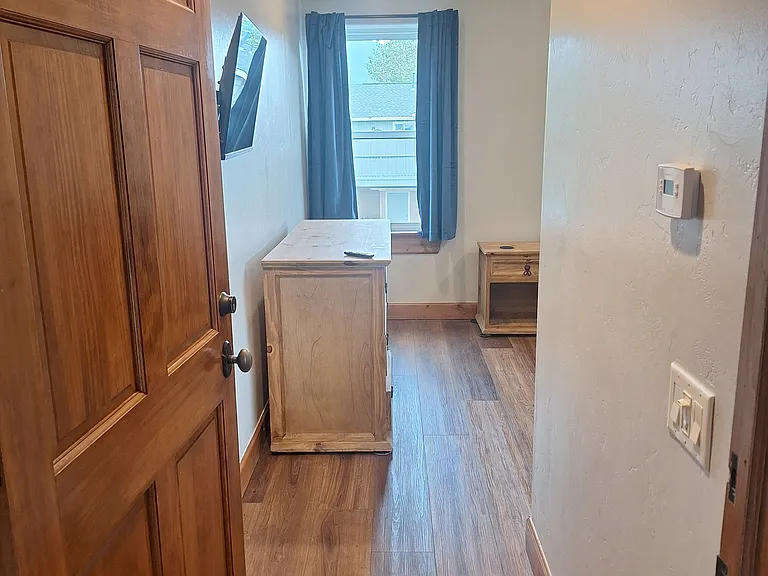 Entryway to front master bedroom.