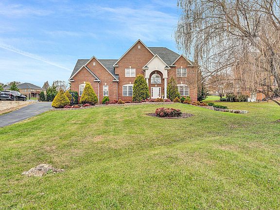 3rd image of 507 Scarlet Dr