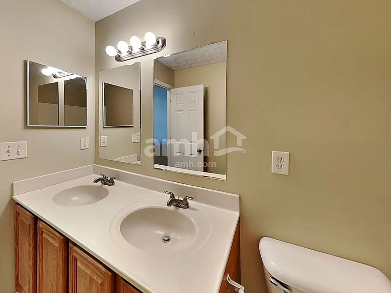 5568 Conn House Dr — Photo 16