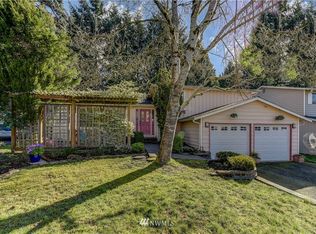 19514 34th Ave NE, Lake Forest Park, WA 98155