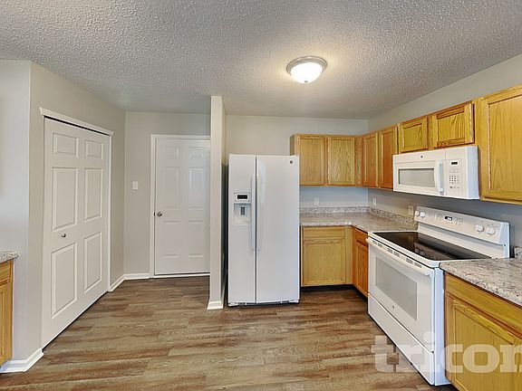 4th image of 3222 Black Forest Ln