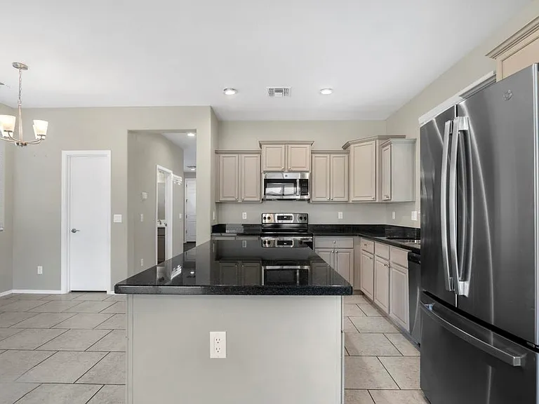 4042 W Valley View Dr — Photo 9