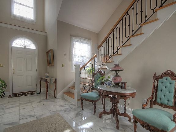 4th image of 106 Stoneybrook Dr