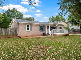 140 Lakeside Dr, Columbia, TN 38401