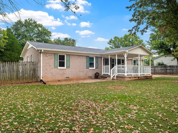 140 Lakeside Dr, Columbia, TN 38401