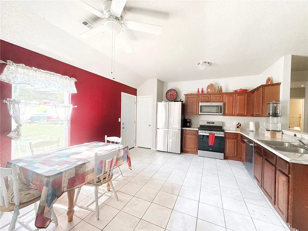 4 bed, 1711 sqft, $2,000 — Photo 4