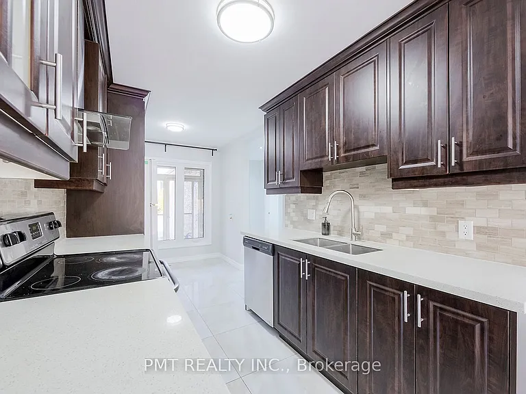 26 Granada Cres — Photo 11
