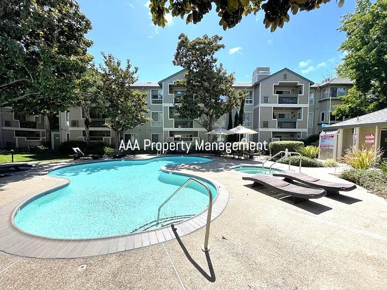 2530 Oak Rd #204 — Photo 21