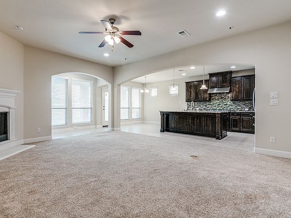 5th image of 813 Warwick Blvd
