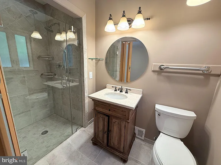 5021 Cathedral Ave NW — Photo 6