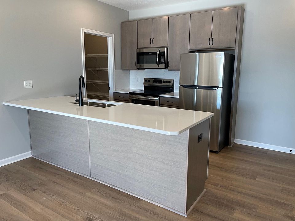 1st image of 18743 Oakmont Dr #212