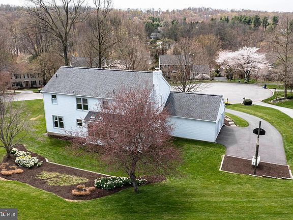 3rd image of 107 Cabot Ct