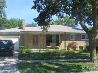 27228 E Crestmont St, Roseville, MI 48066