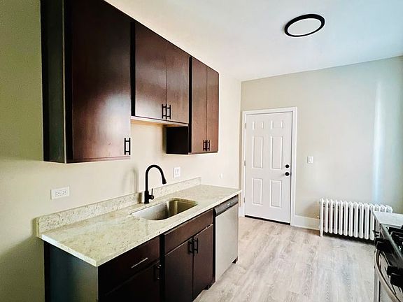 3rd image of 3249 S Karlov Ave