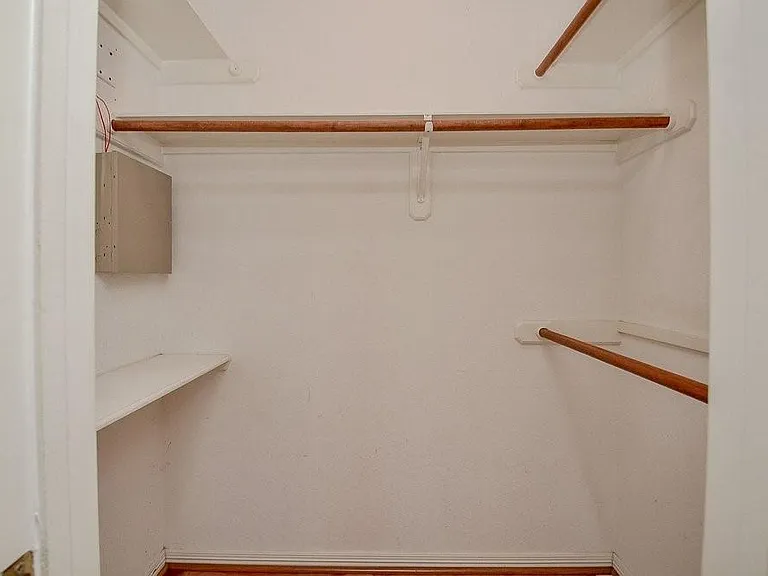 2515 Lansing Cir — Photo 39