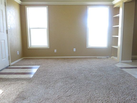 4th image of 203 E 18th St