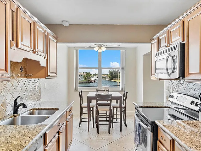 1401 S Ocean Dr #301 — Photo 2