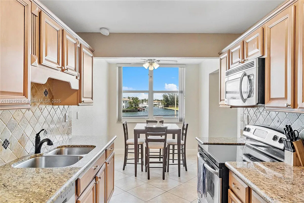 Building Photo - 1401 S Ocean Dr #301