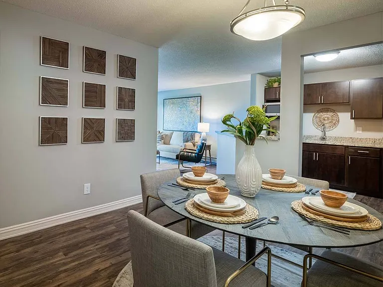 Valley Creek Apartments — Photo 15
