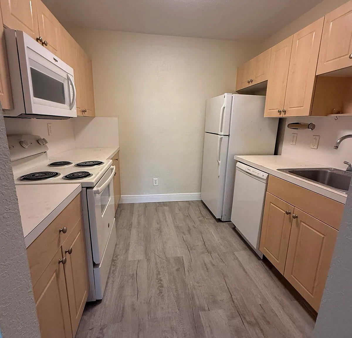 1 bed, 1.5 bath, 765 sqft, $1,700 — Photo 3