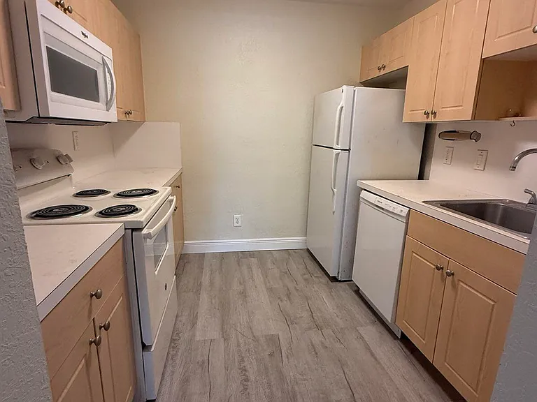 760 SE 2nd Ave #D112 — Photo 3