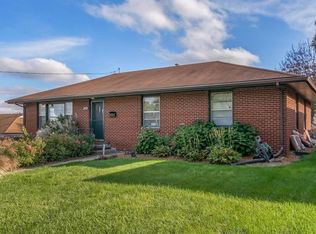 408 Ashworth Rd, West Des Moines, IA 50265
