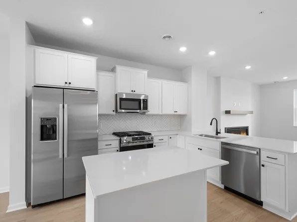1525 Trellis Ln, West Saint Paul, MN 55118