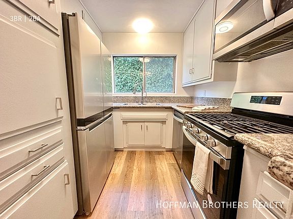 3rd image of 1446 S Canfield Ave #5A