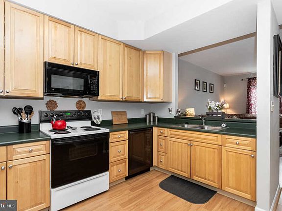 5th image of 917 Merchant St #52