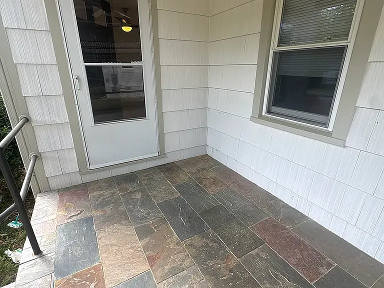 1381 Quarles Ave SE — Photo 4
