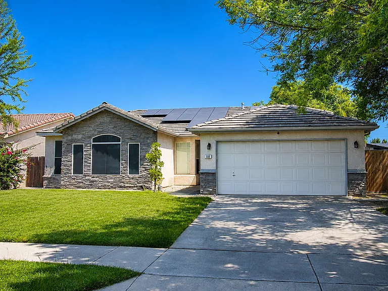686 Wexford Ct — Photo 1