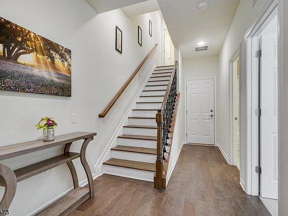 2nd image of 24 Braeburn Ct #2424