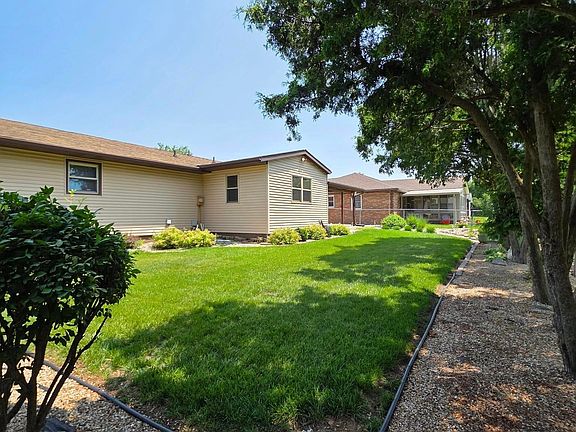 4th image of 2304 Saint Charles Dr