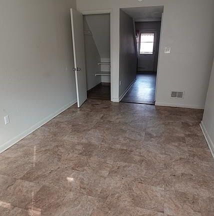 2nd image of 833 N Lombard St