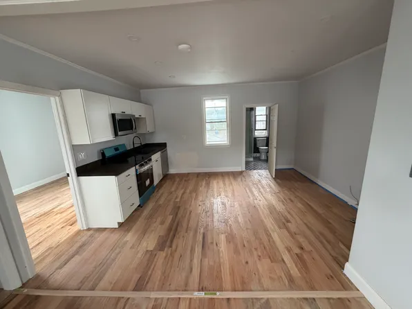 6 Clemence St APT 1A, Cranston, RI 02920