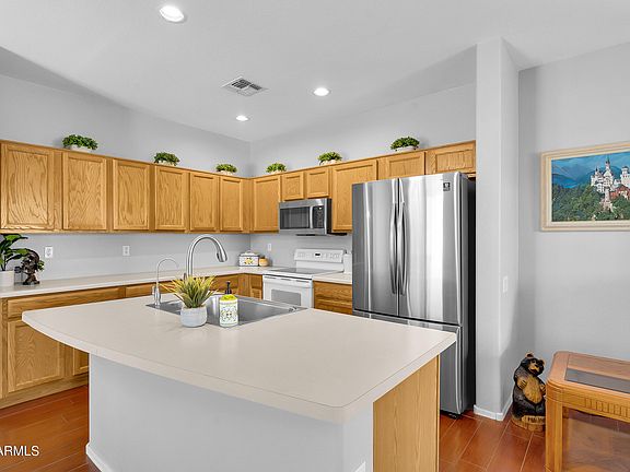 2nd image of 209 N GREENWOOD Street