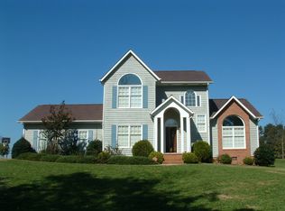 4047 Pinecrest Dr NE, Hickory, NC 28601