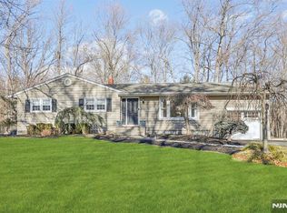 622 Sargent Rd, River Vale, NJ 07675