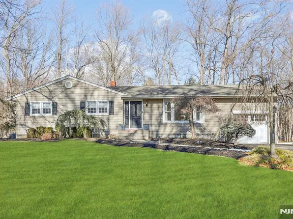 622 Sargent Rd, River Vale, NJ 07675