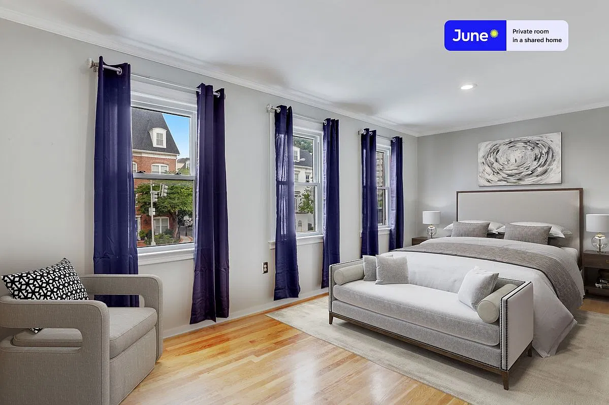 Queen bedroom in 7 bed/4 bath home in Southwest Waterfront #526 D — Photo 1