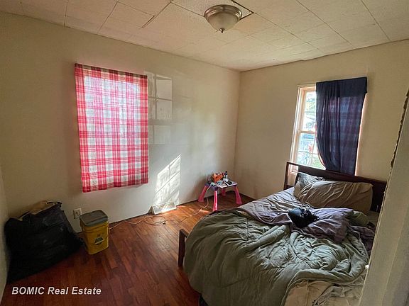 4th image of 3944 Olive St