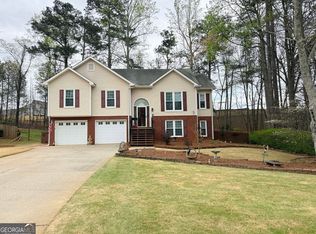 1052 SW Queensbury Run, Acworth, GA 30102