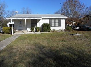 1702 W 6th St, Taylor, TX 76574