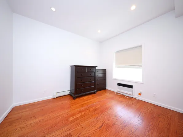 526 Avenue Z image 14 of 14