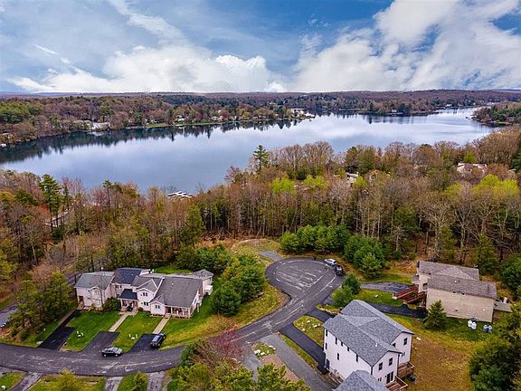 2nd image of 16 Deerfield Ct