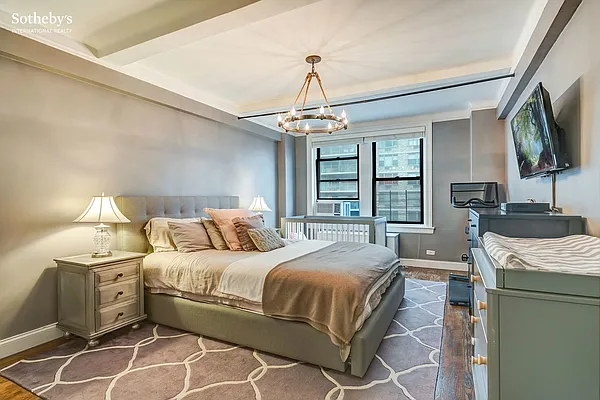 Sold by Sotheby's International Realty | media 18