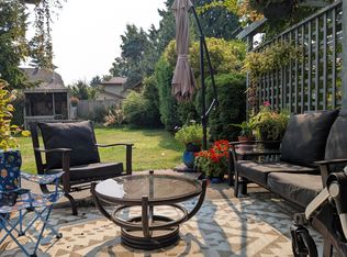 15532 20th Ave #R, Surrey, BC V4A 2A5