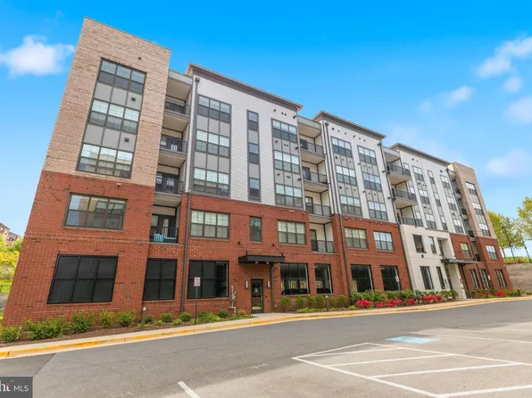 104 Saint Ives Pl, Oxon Hill, MD 20745