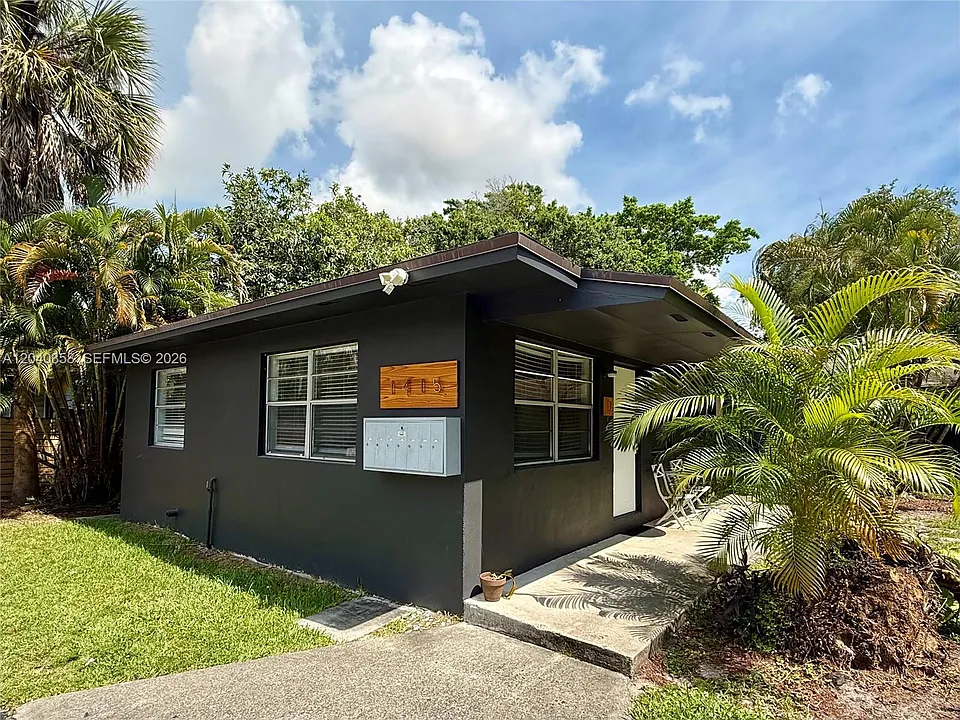 1415 SW 1st St #1